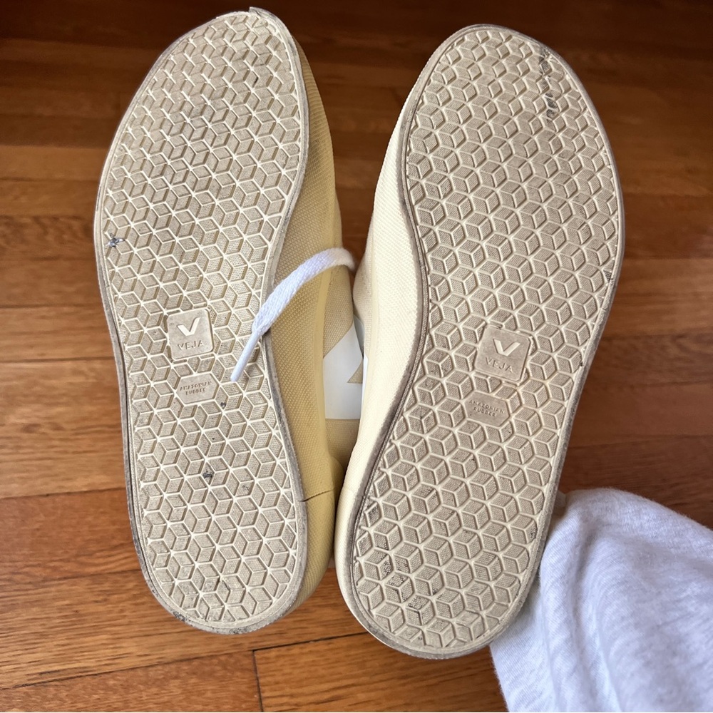 VEJA Women's High-Top Sneakers - Cream - Picture 7 of 11